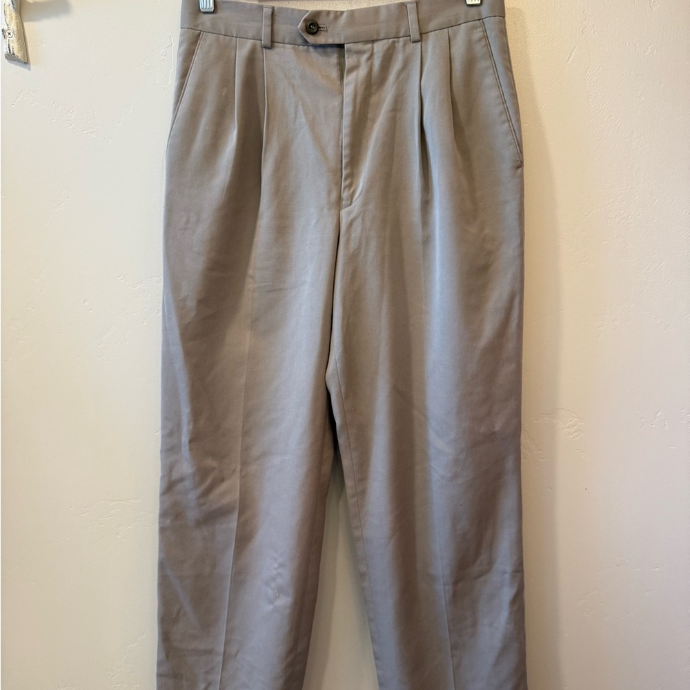 Gray Pleated Man Pants with Relaxed Silhouette